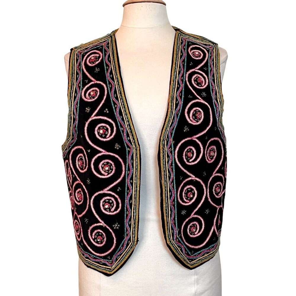 Vtg Hand‎ Embroidered Beaded Sleeveless Vest Boho Art to Wear Festival Costume